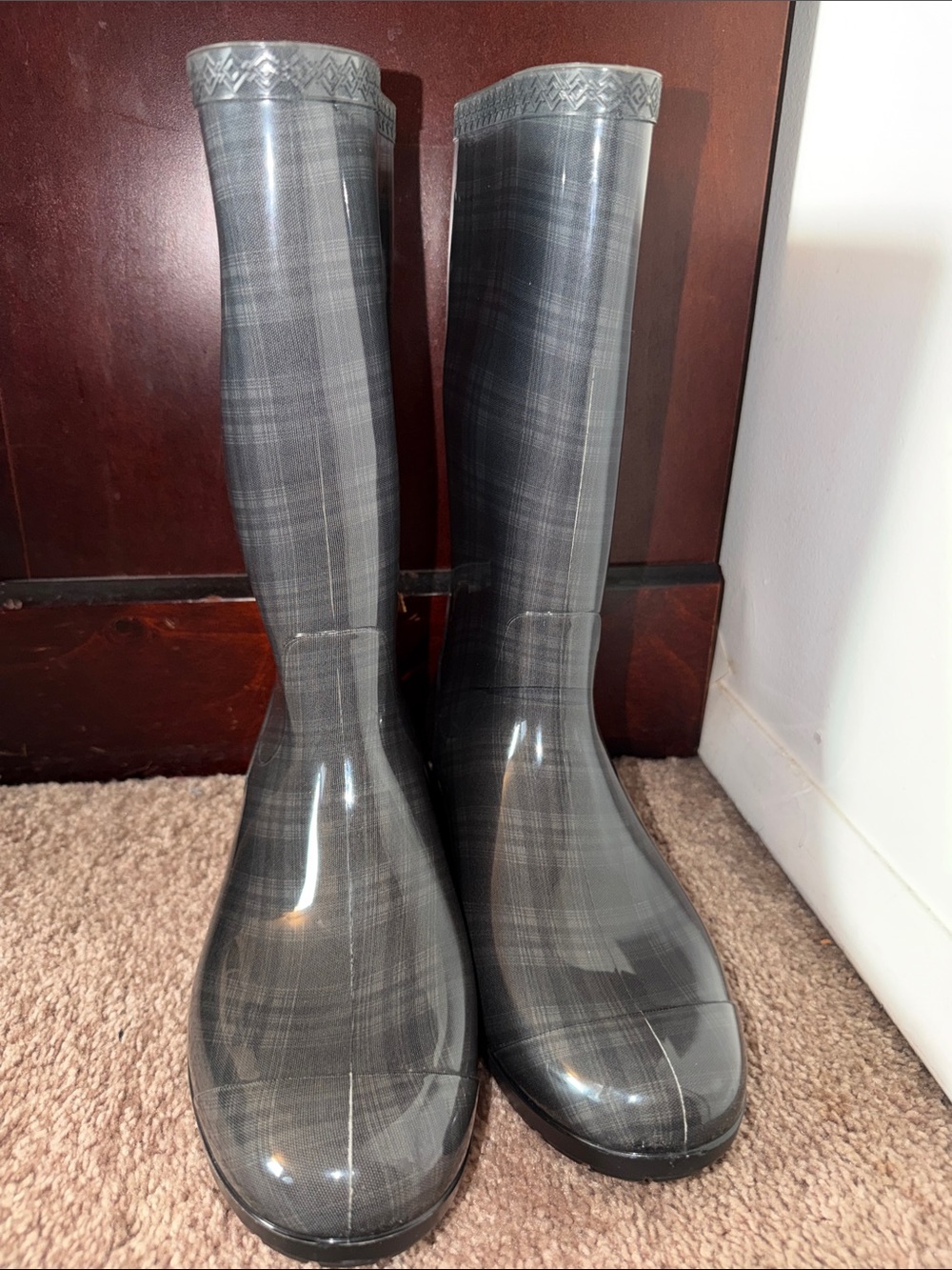 UGG Shaye Tall Black Glossy Rain Boots Women’s Size 7
